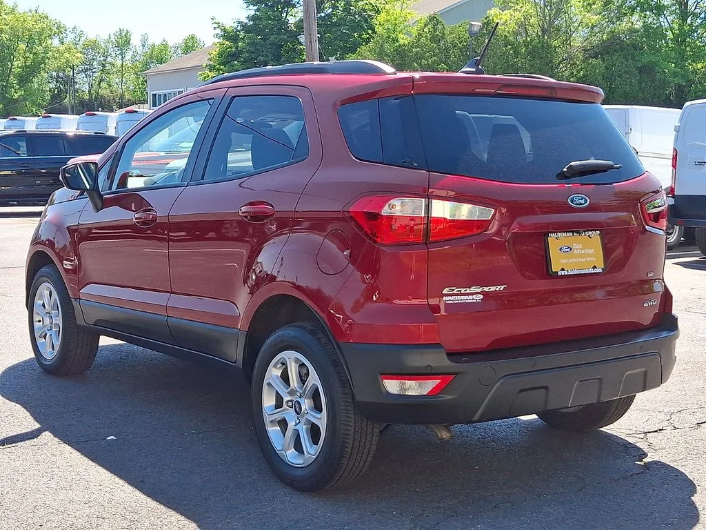Used 2022 Red Ford SE image 5