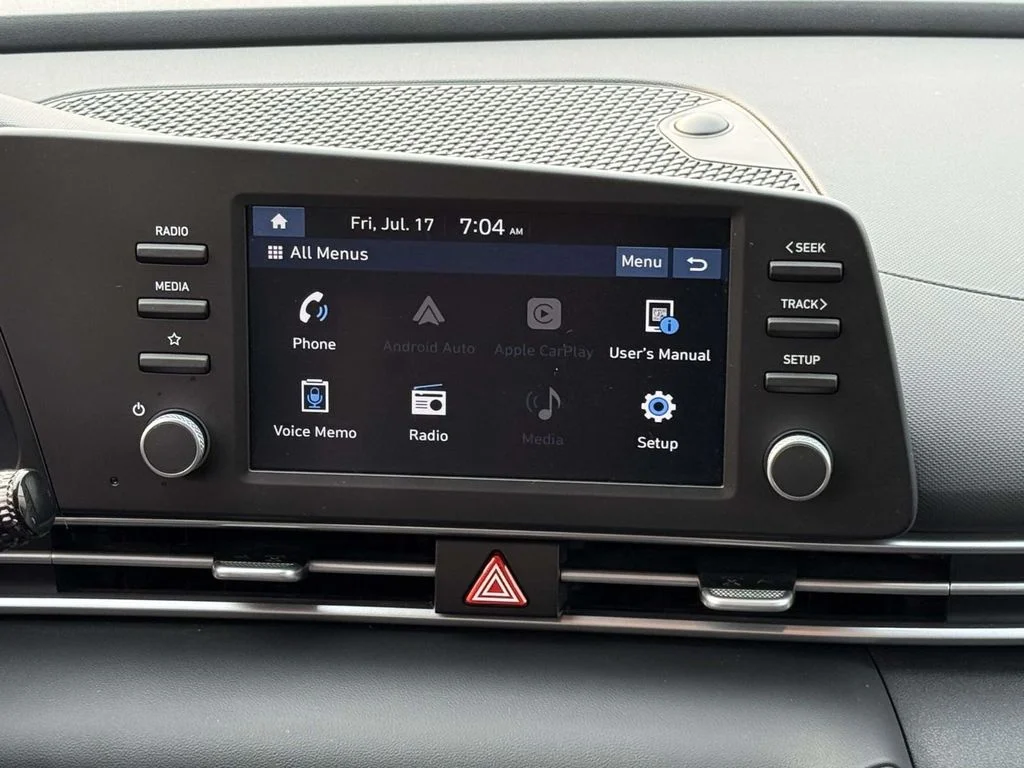 Used 2023  Hyundai SE image 19