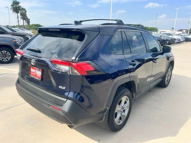 Used 2023  Toyota XLE image 6