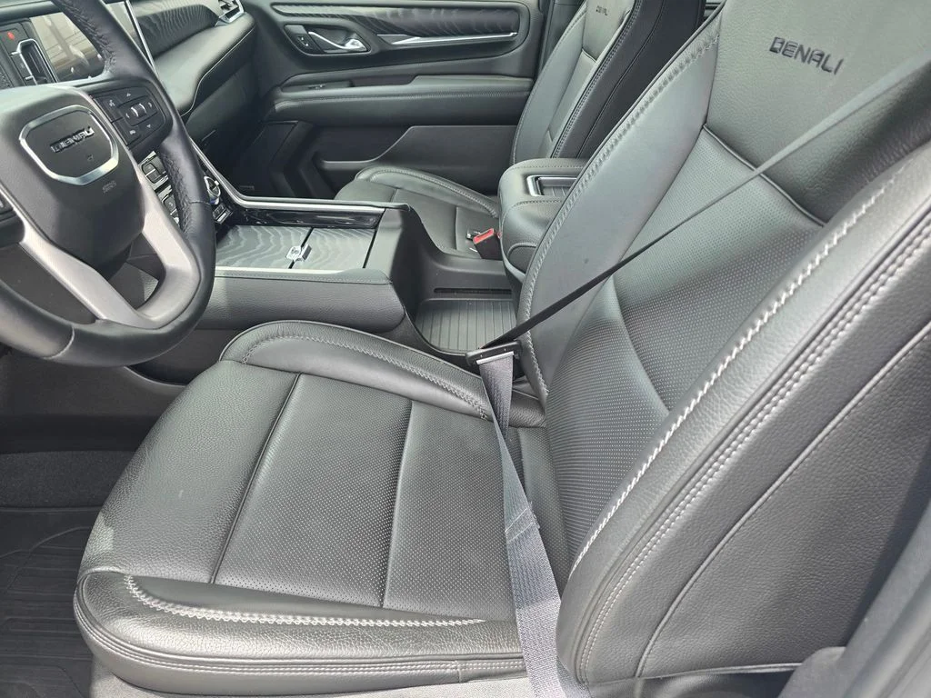 Used 2024 White GMC Denali image 23