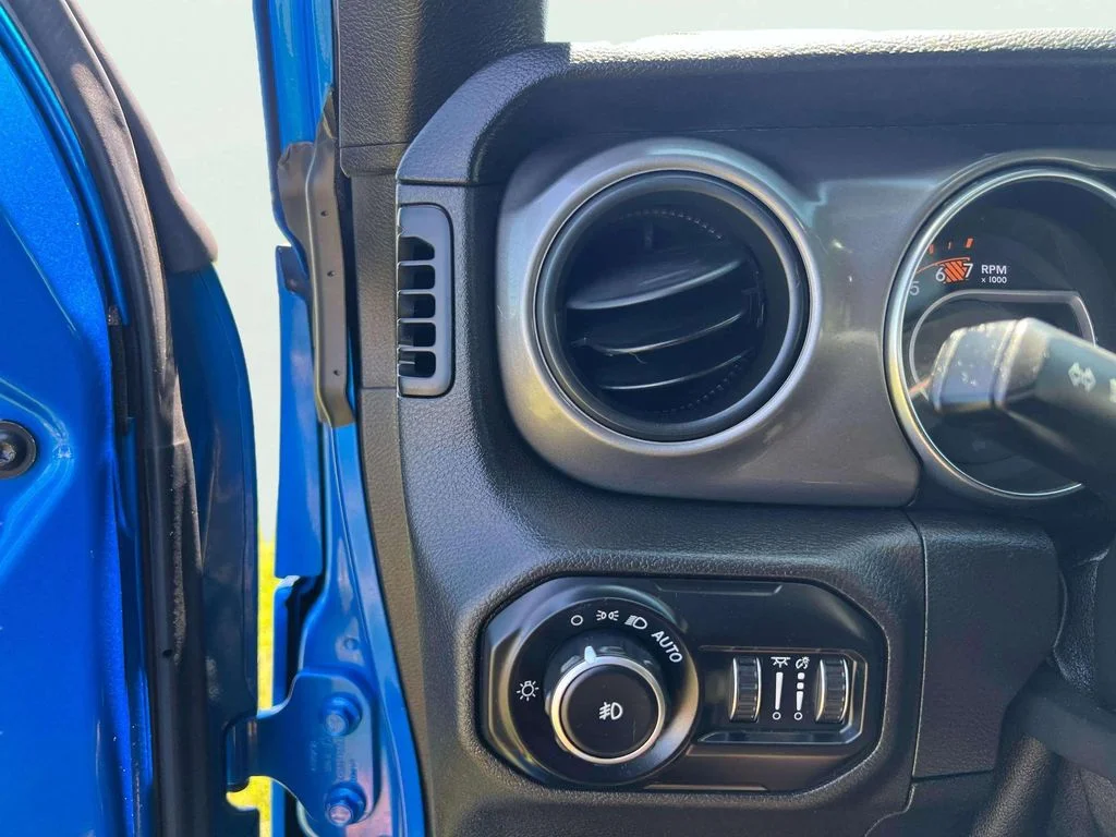 Used 2021 Hydro Blue Pearl Coat Jeep Unlimited Willys image 15