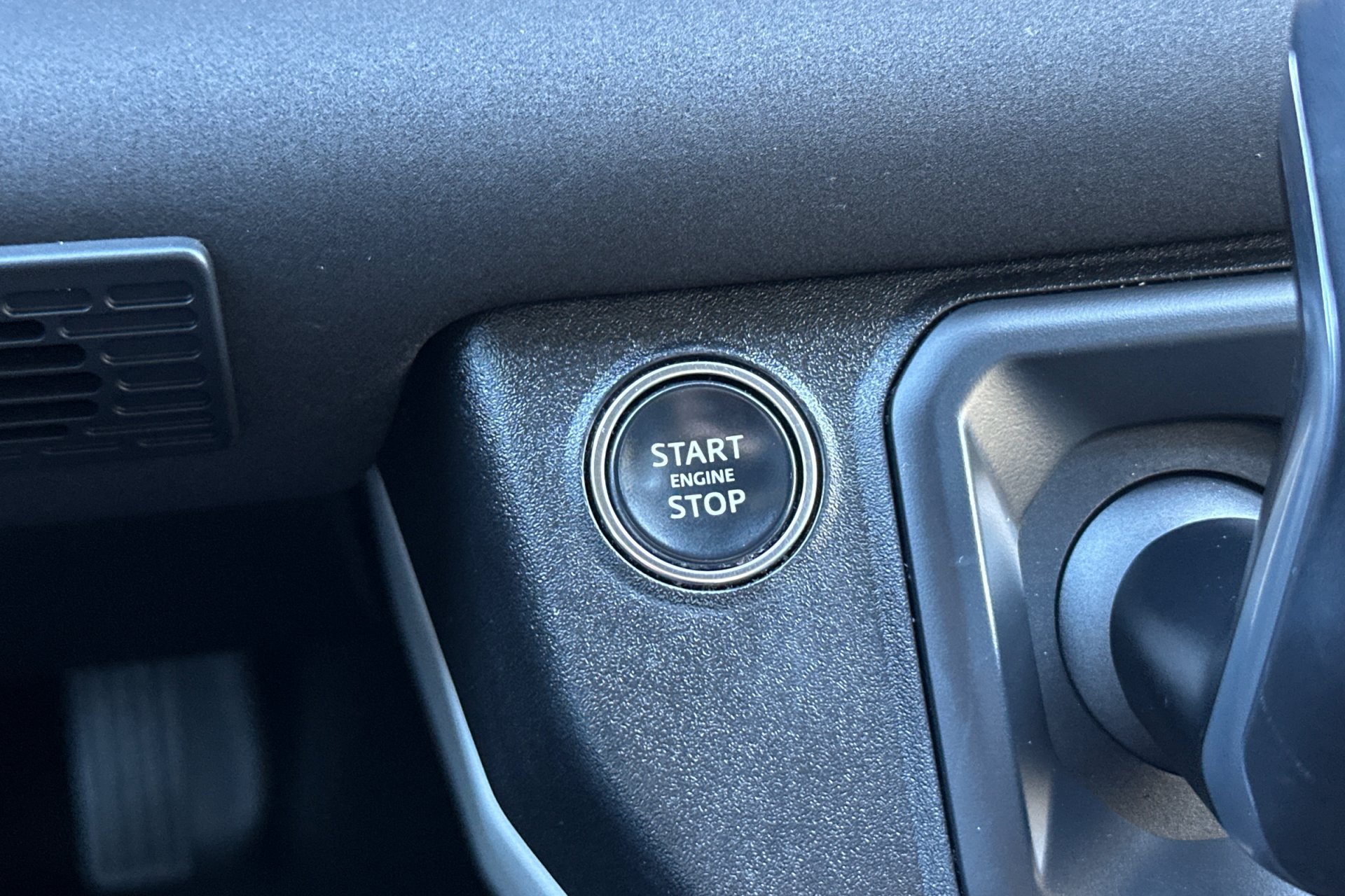 Certified Used 2023 Carpathian Grey Premium Metallic Land Rover X-Dynamic SE image 25
