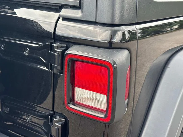 Used 2018 Black Jeep Sport S image 13