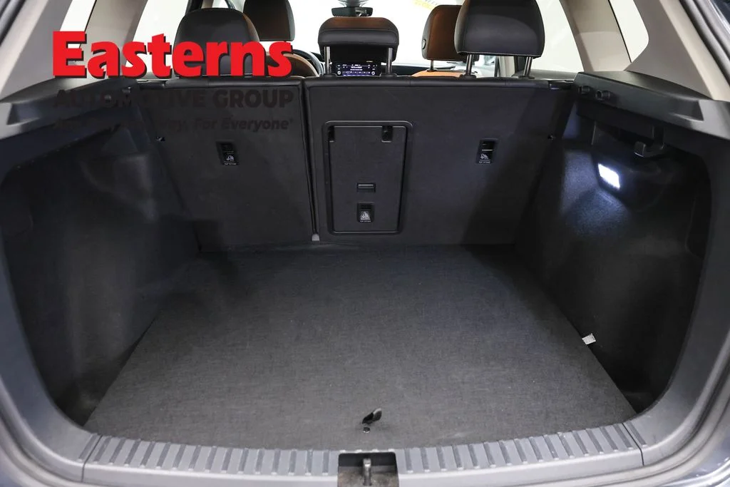 Used 2025 Gray Volkswagen 1.5T SE image 9