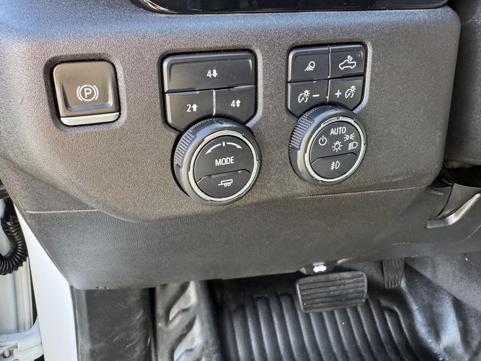Used 2024 Summit White Chevrolet LT image 26