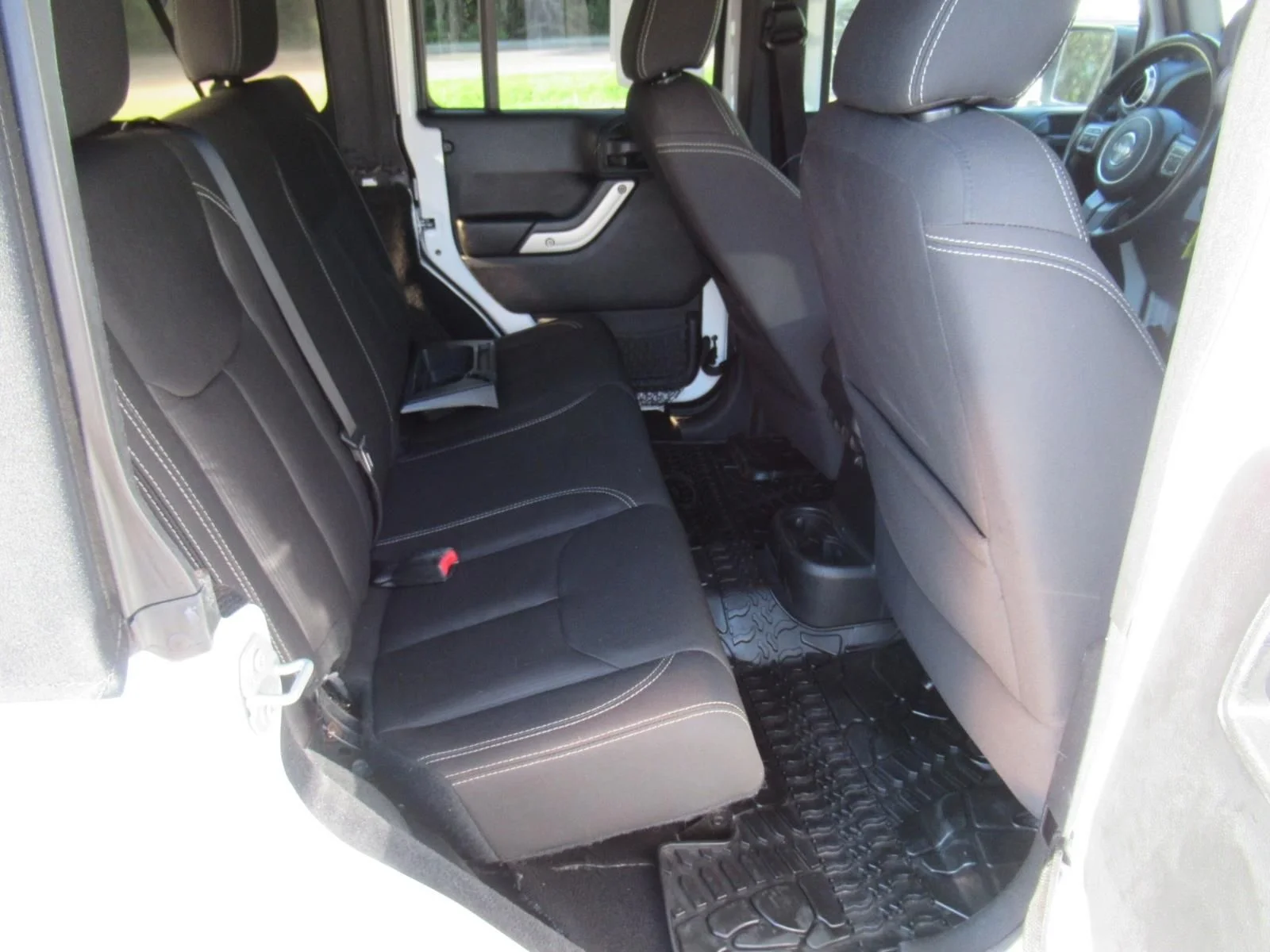 Used 2017 White Jeep Unlimited Sahara image 30