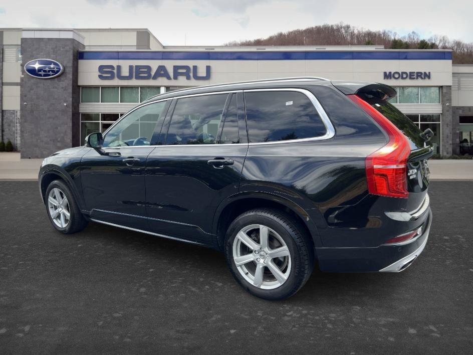 Used 2021 Onyx Black Metallic Volvo Momentum image 6