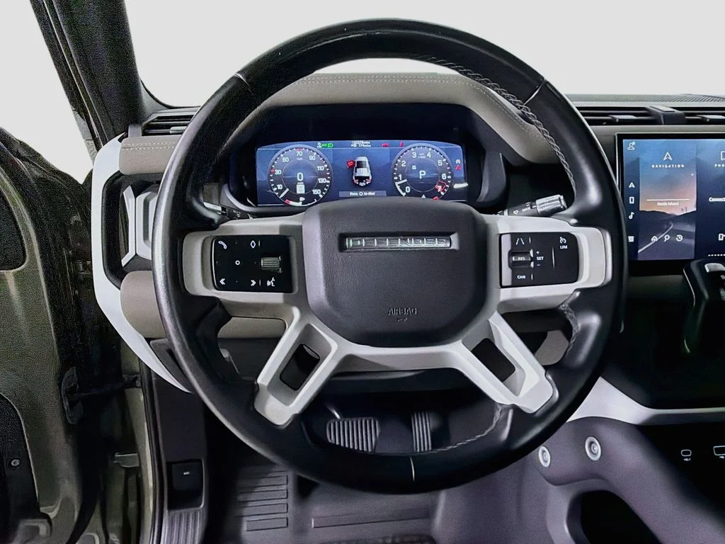 Used 2022 Green Land Rover S image 11