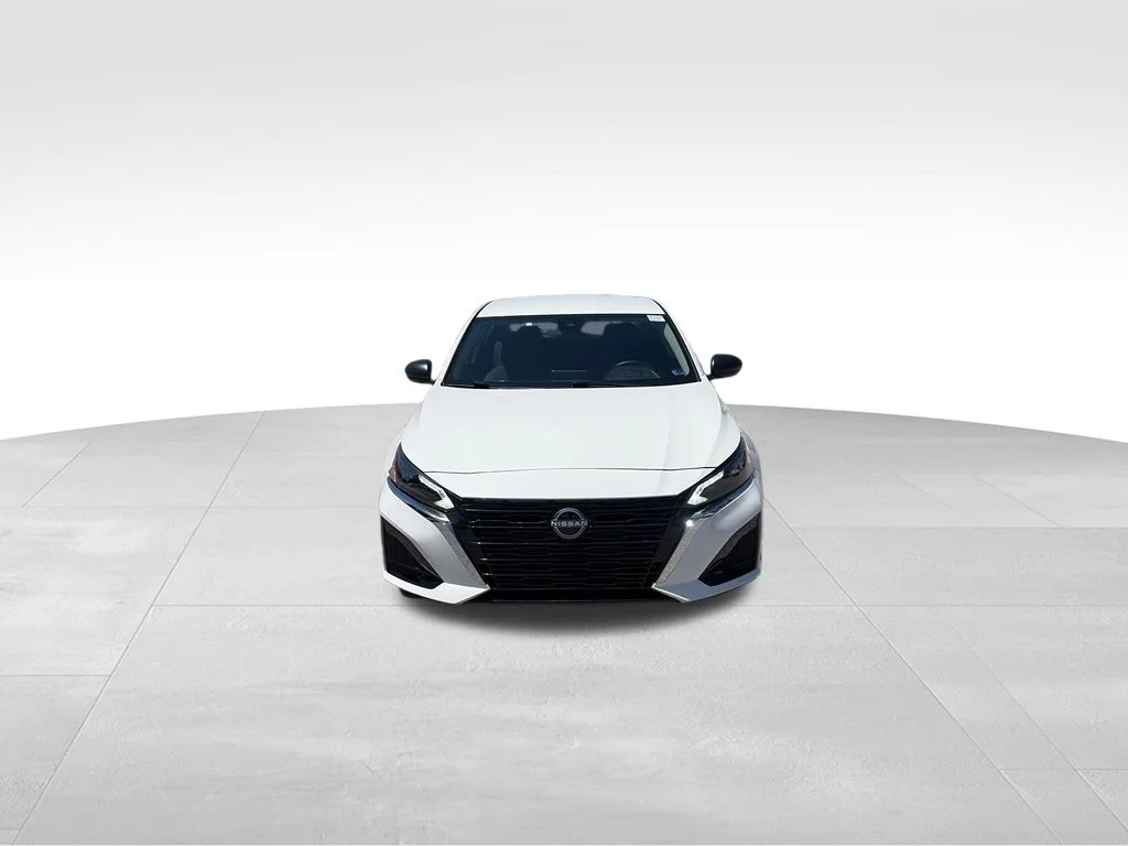 Used 2025 White Nissan 2.5 SV image 9