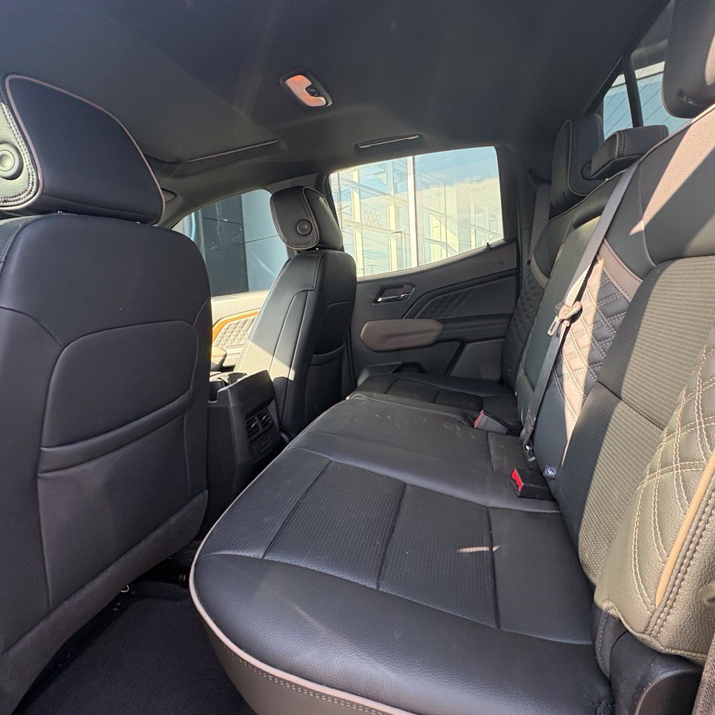Used 2025 Sterling Metallic GMC Denali image 10