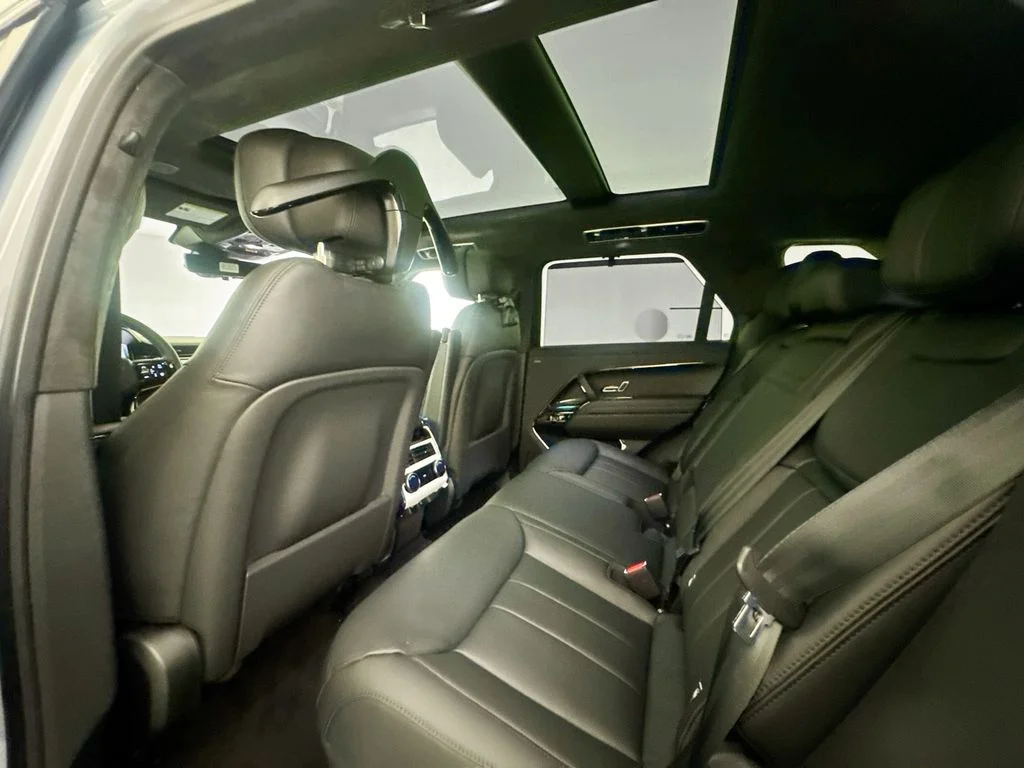New 2026 Ionian Silver in Gloss finish Land Rover Autobiography image 24