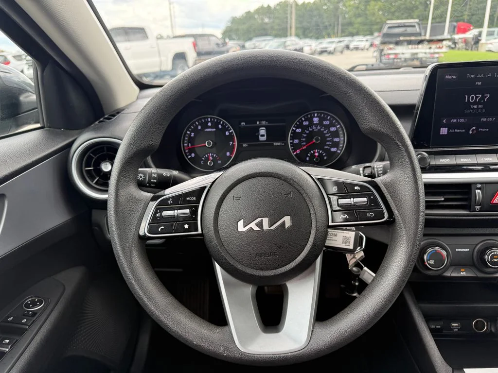 Used 2023 Gray Kia LXS image 9
