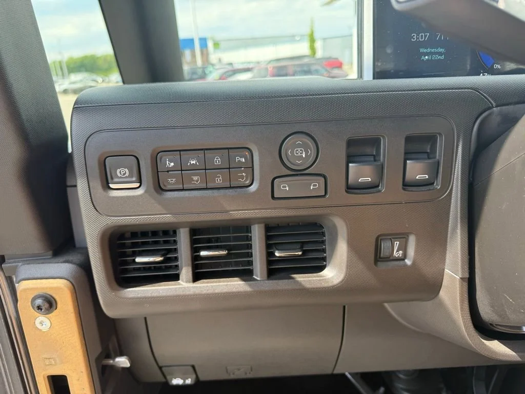 Used 2024 Oyster White BrightDrop EJY image 19