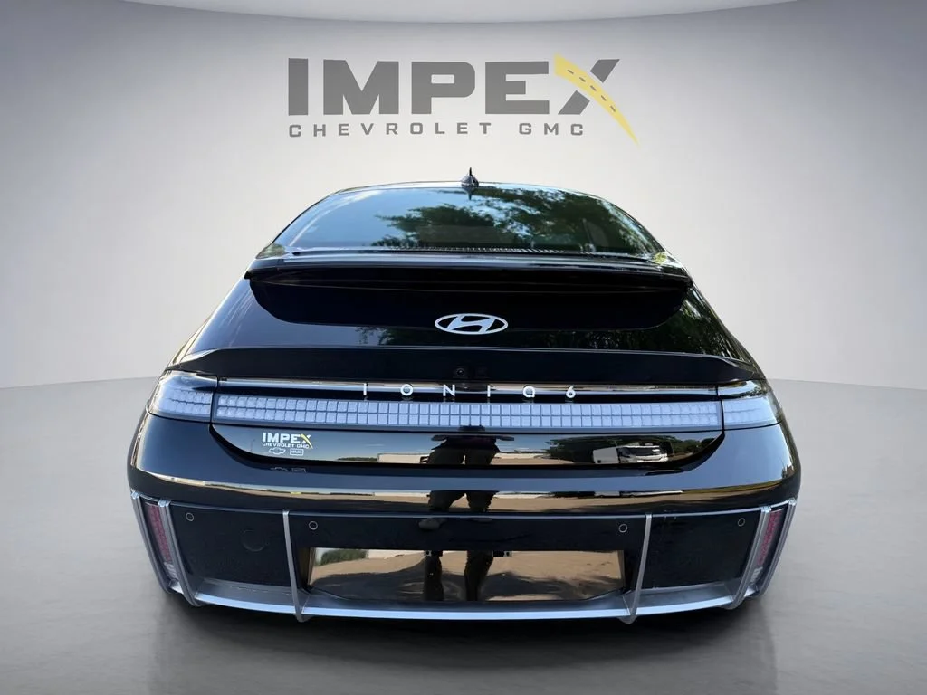 Used 2024 Black Hyundai SE image 4