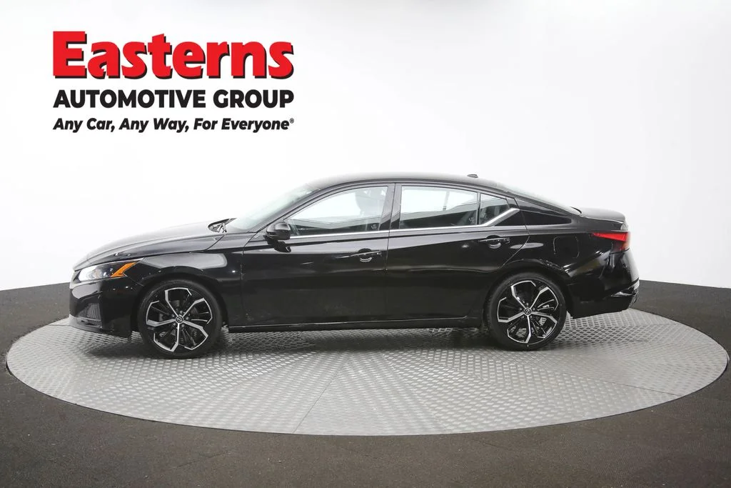 Used 2024 Black Nissan 2.5 SR image 59