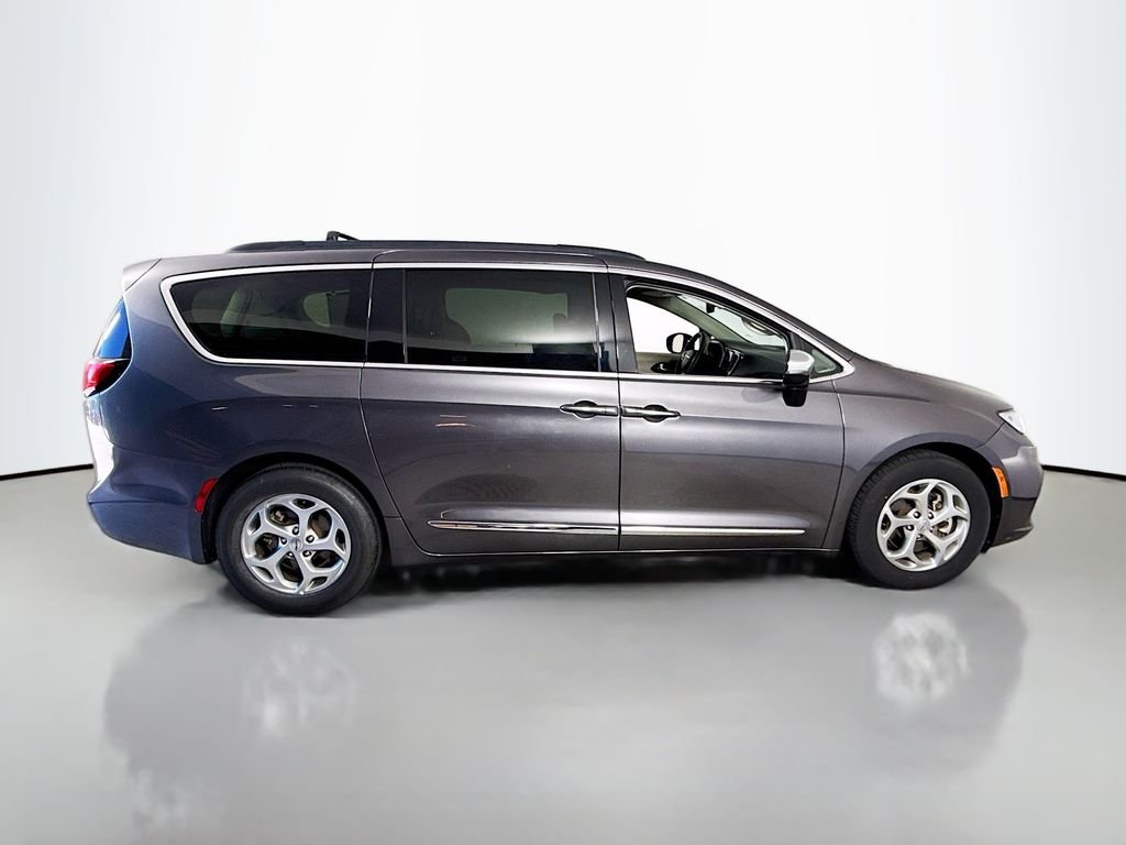 Used 2023 Granite Crystal Metallic Clearcoat Chrysler Limited image 15