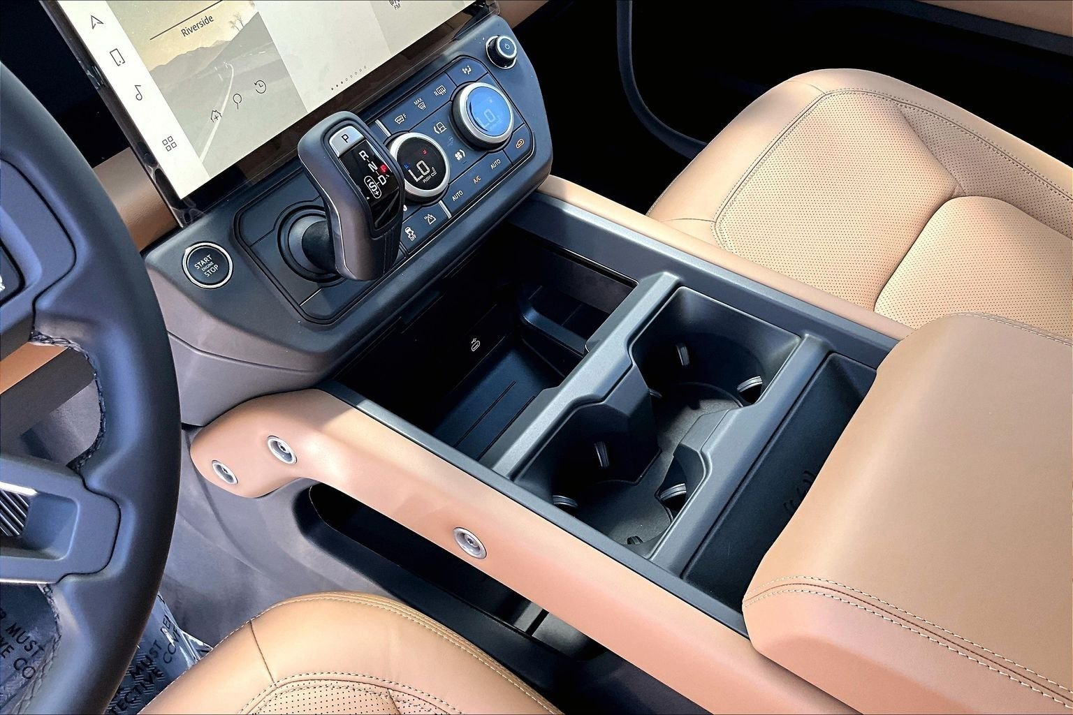 New 2026 Fuji White LAND ROVER S image 8