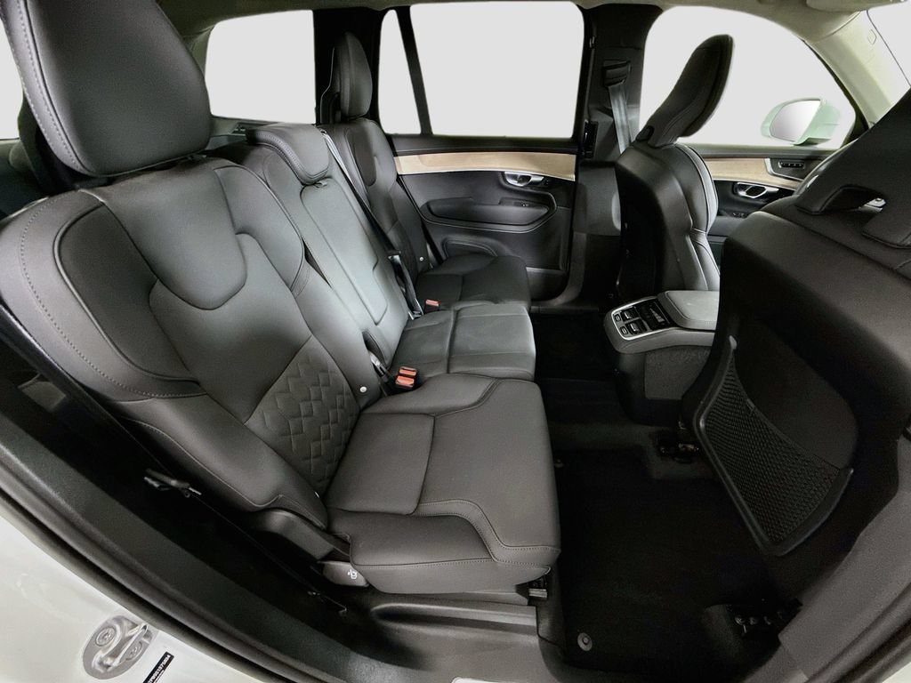 Used 2025 White Volvo Plus image 29