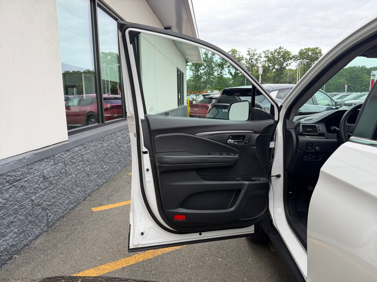 Used 2025 White Honda RTL image 27