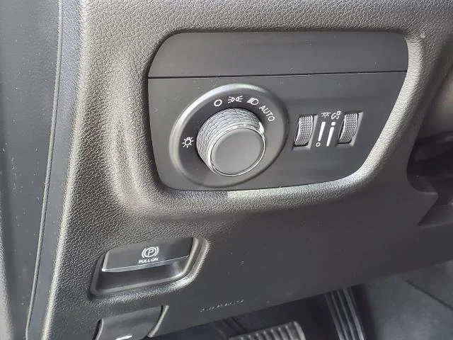 Used 2023 Silver Zynith Jeep Altitude image 9