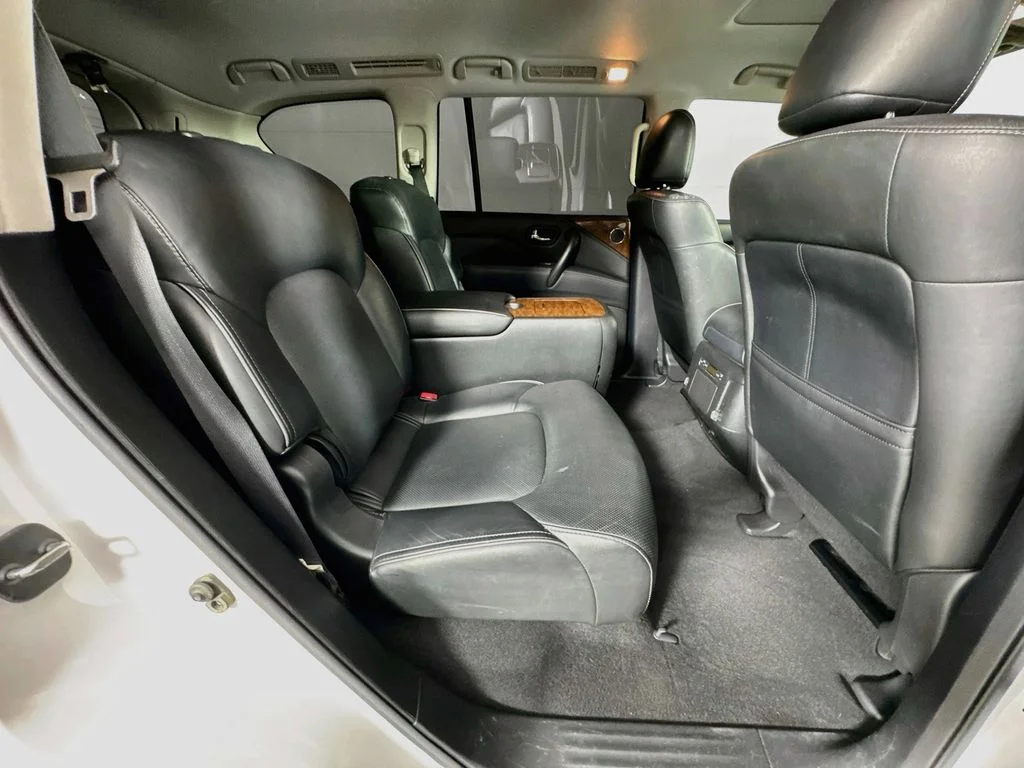 Used 2018 White INFINITI  image 37