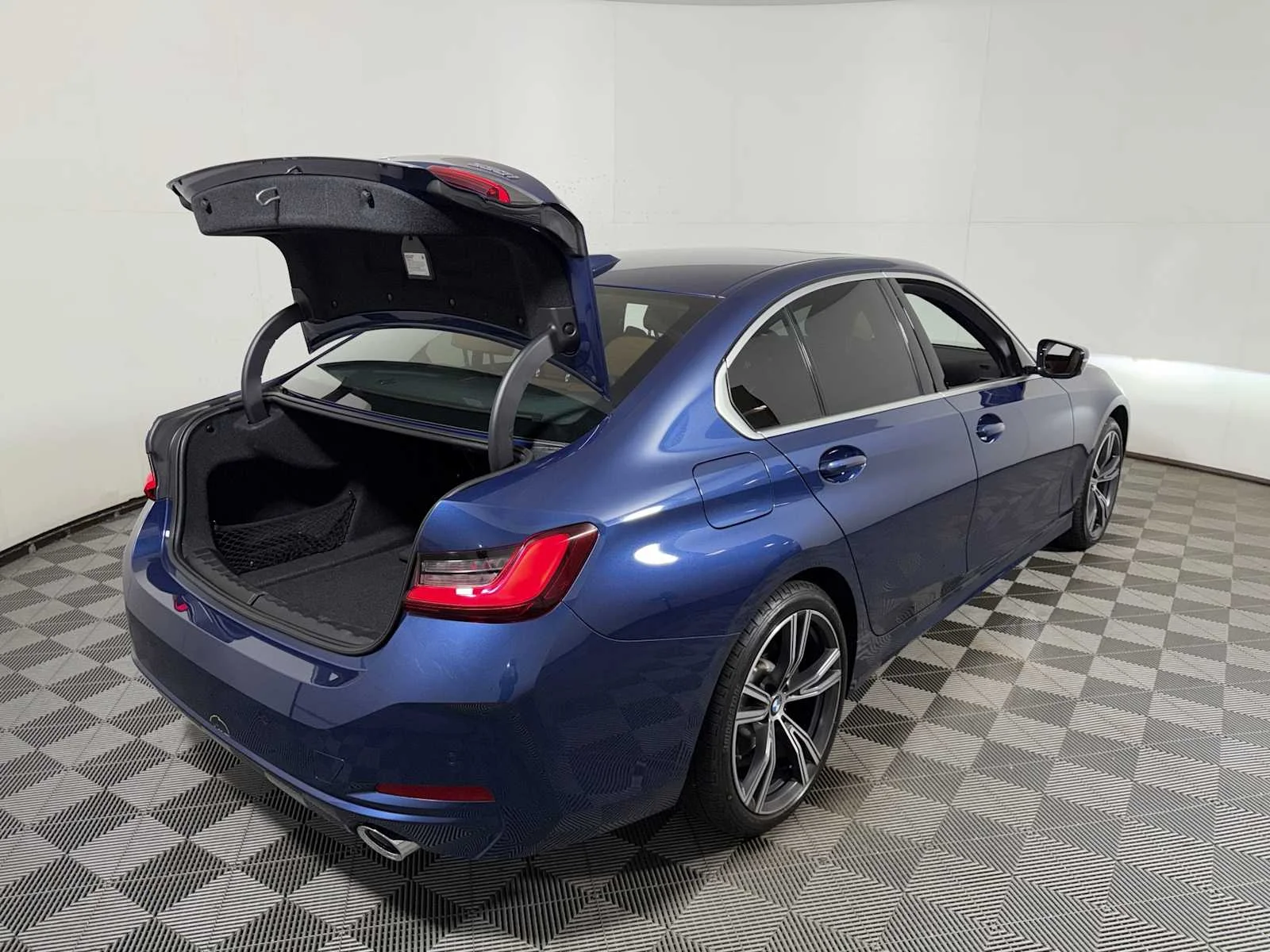 2024 BMW 3 Series 330i - Photo 23