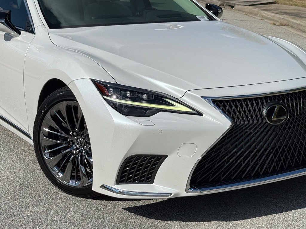 Used 2023 White Lexus 500 image 4