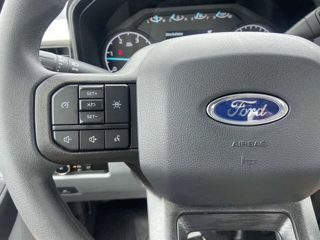 2025 Ford F-350 Super Duty Chassis Cab XL - Photo 22