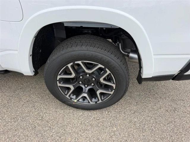 New 2026 Bright White Clear-Coat Exterior Paint RAM Laramie image 7
