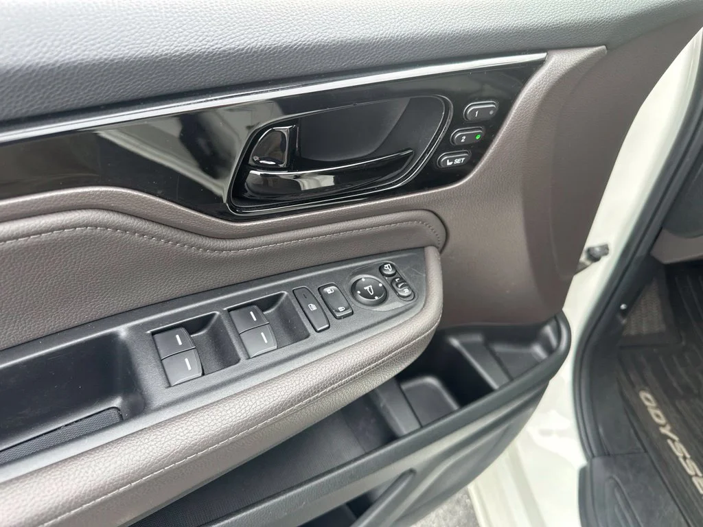Used 2019 White Diamond Pearl Honda Elite image 18