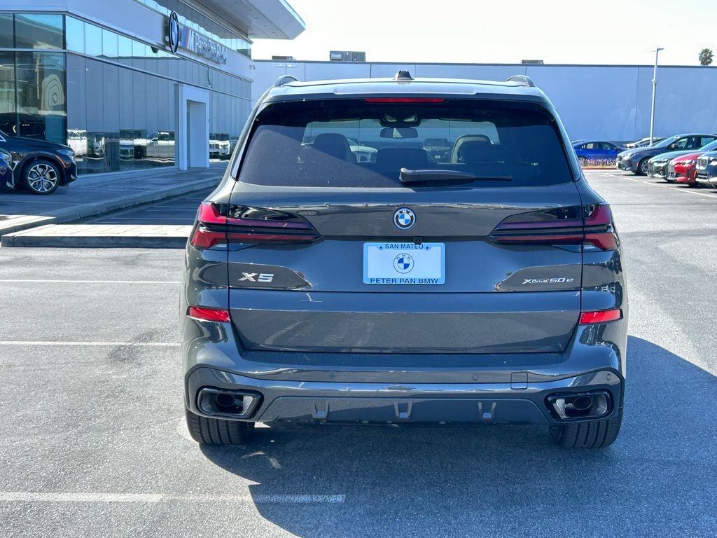 New 2026 Dravit Grey Metallic BMW xDrive50e image 4