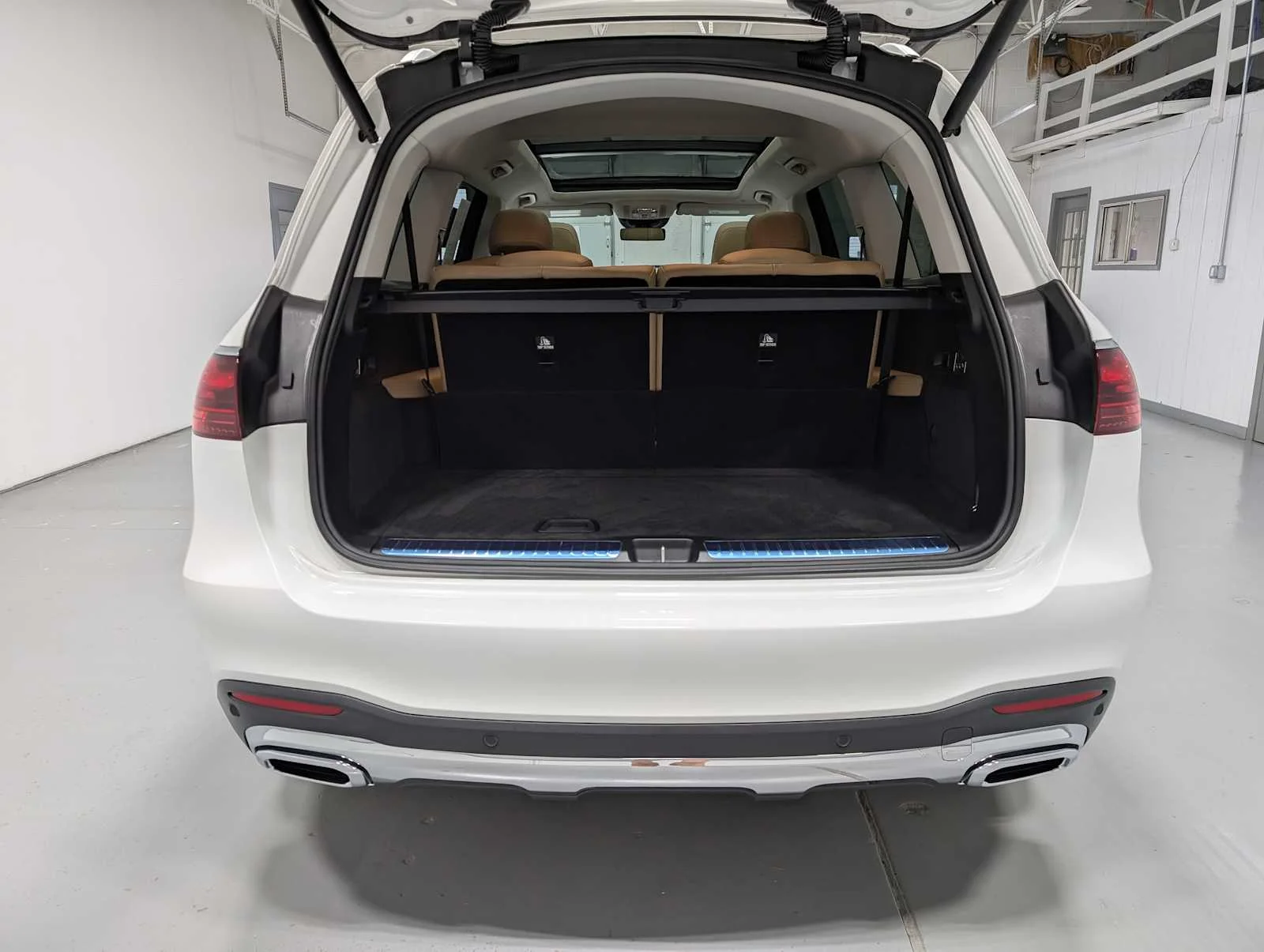 Certified Used 2026 Polar White Mercedes-Benz GLS 450 image 11