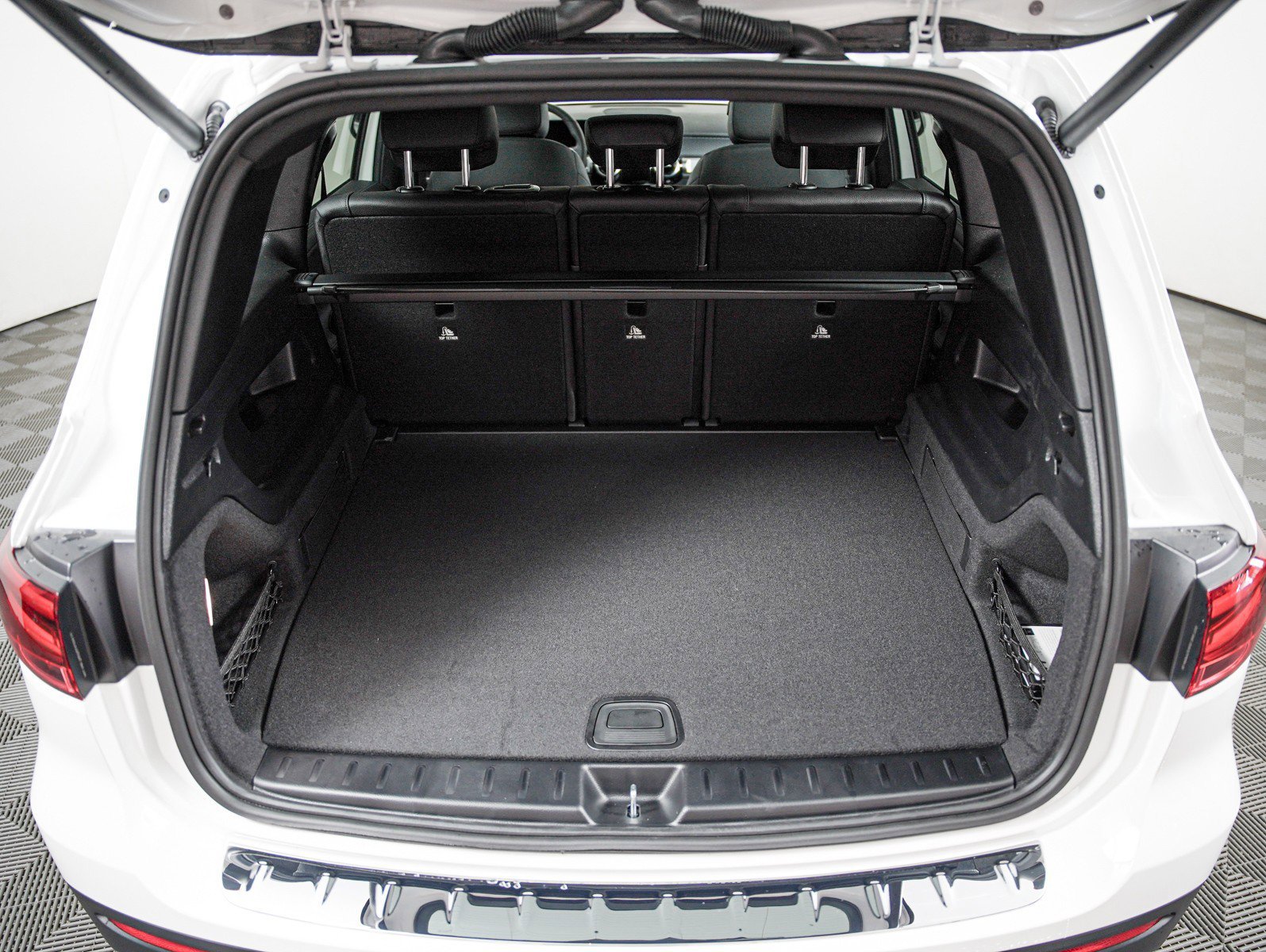 New 2026 Polar White Mercedes-Benz GLB 250 image 8