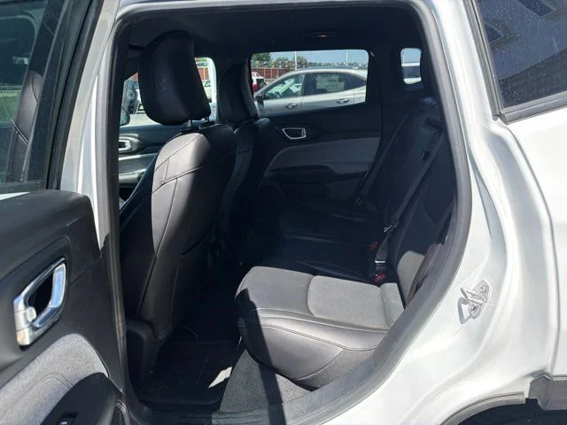 Certified Used 2023 Bright White Clearcoat Jeep Latitude Lux image 11
