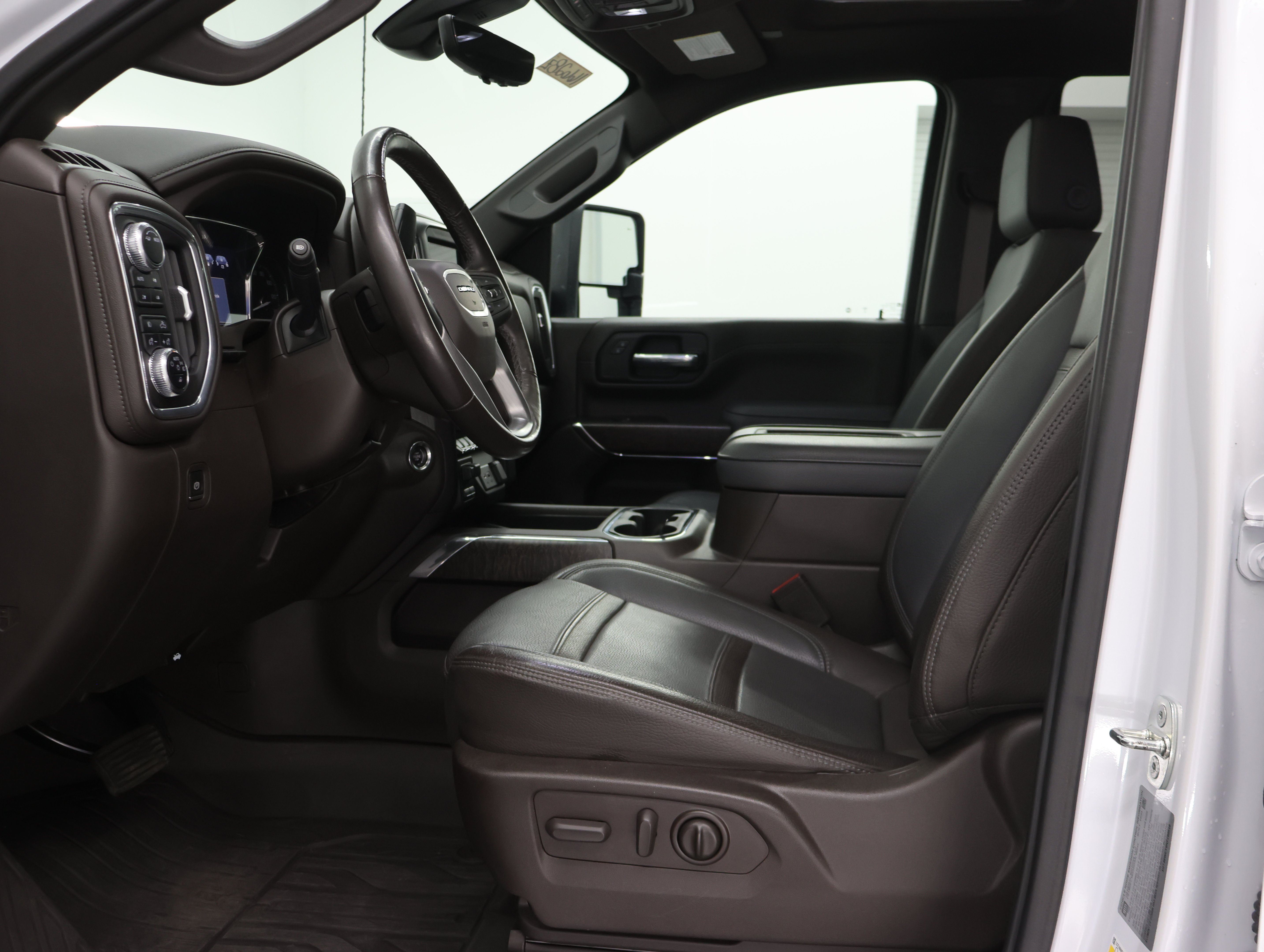 Used 2022 White Frost Tricoat GMC 4x4 Crew Cab Denali DRW: CREW-LONG-DRW-DENALI ULTIMATE-NAV-MOON-360 CAM-DIESEL-1 OWNER image 8