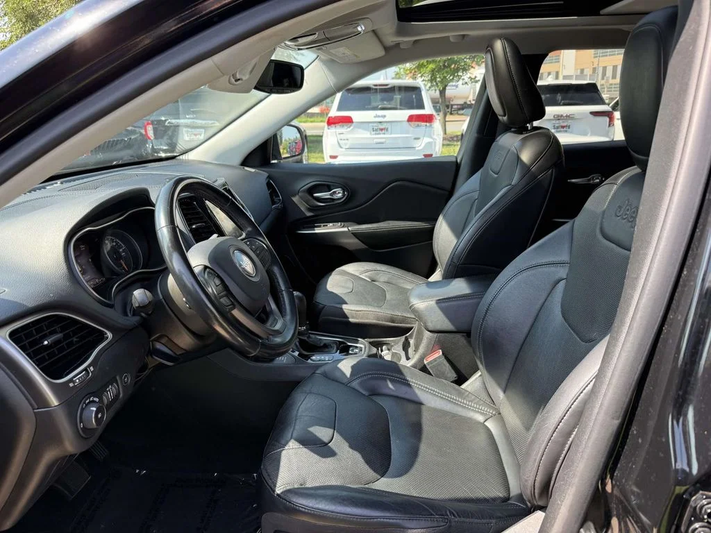 Used 2019 Black Jeep Limited image 15