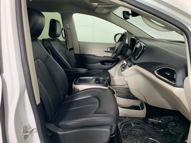 Used 2024 White Chrysler Touring L image 21