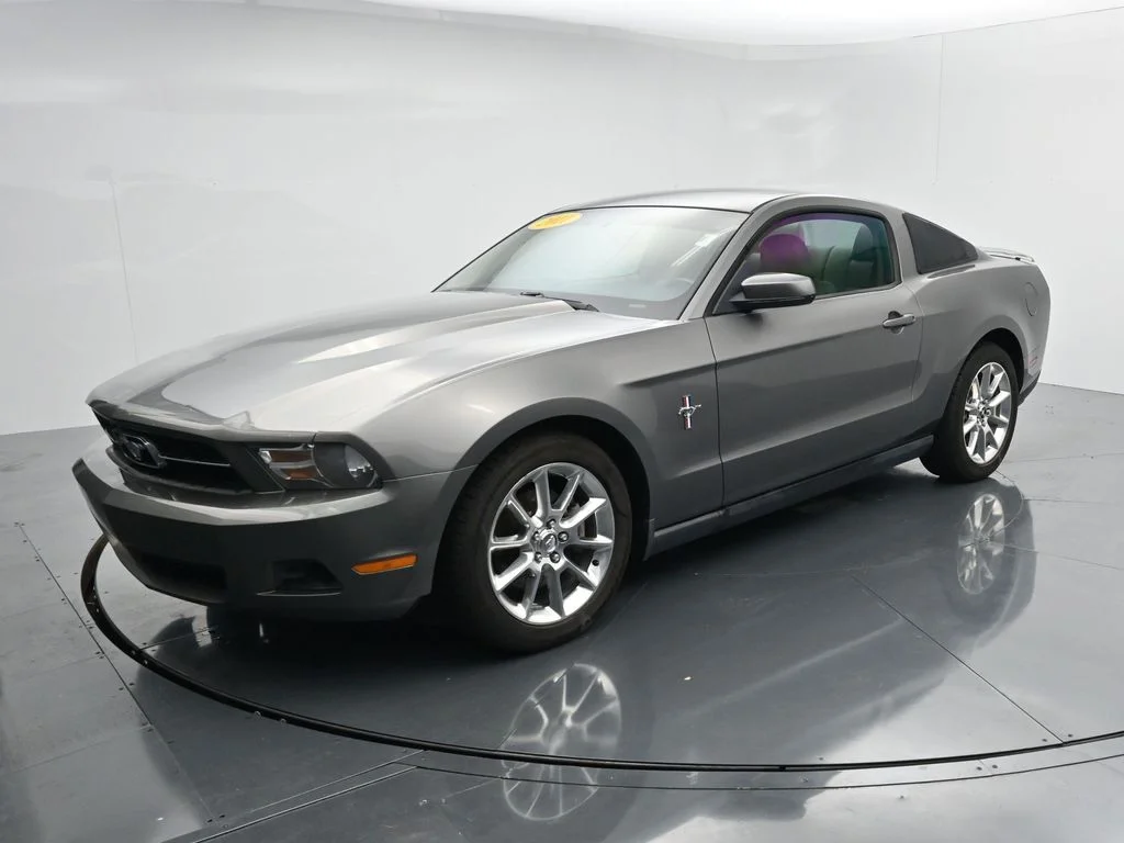 Used 2011  Ford V6 Premium image 3