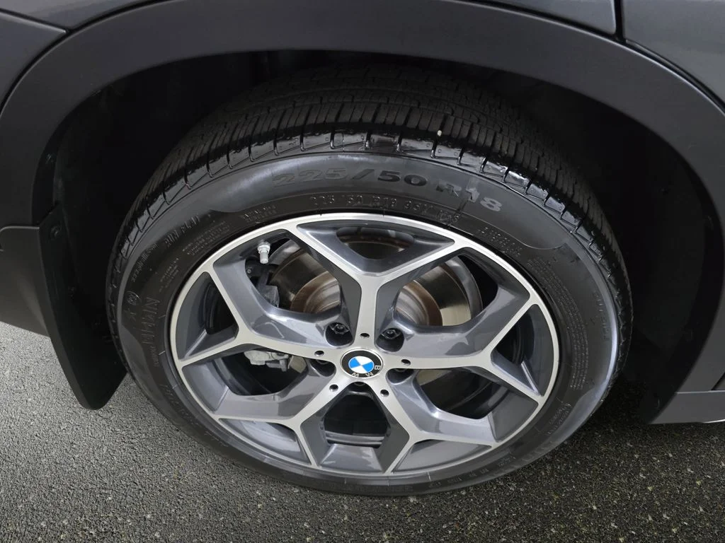 Used 2019 Gray BMW xDrive28i image 32