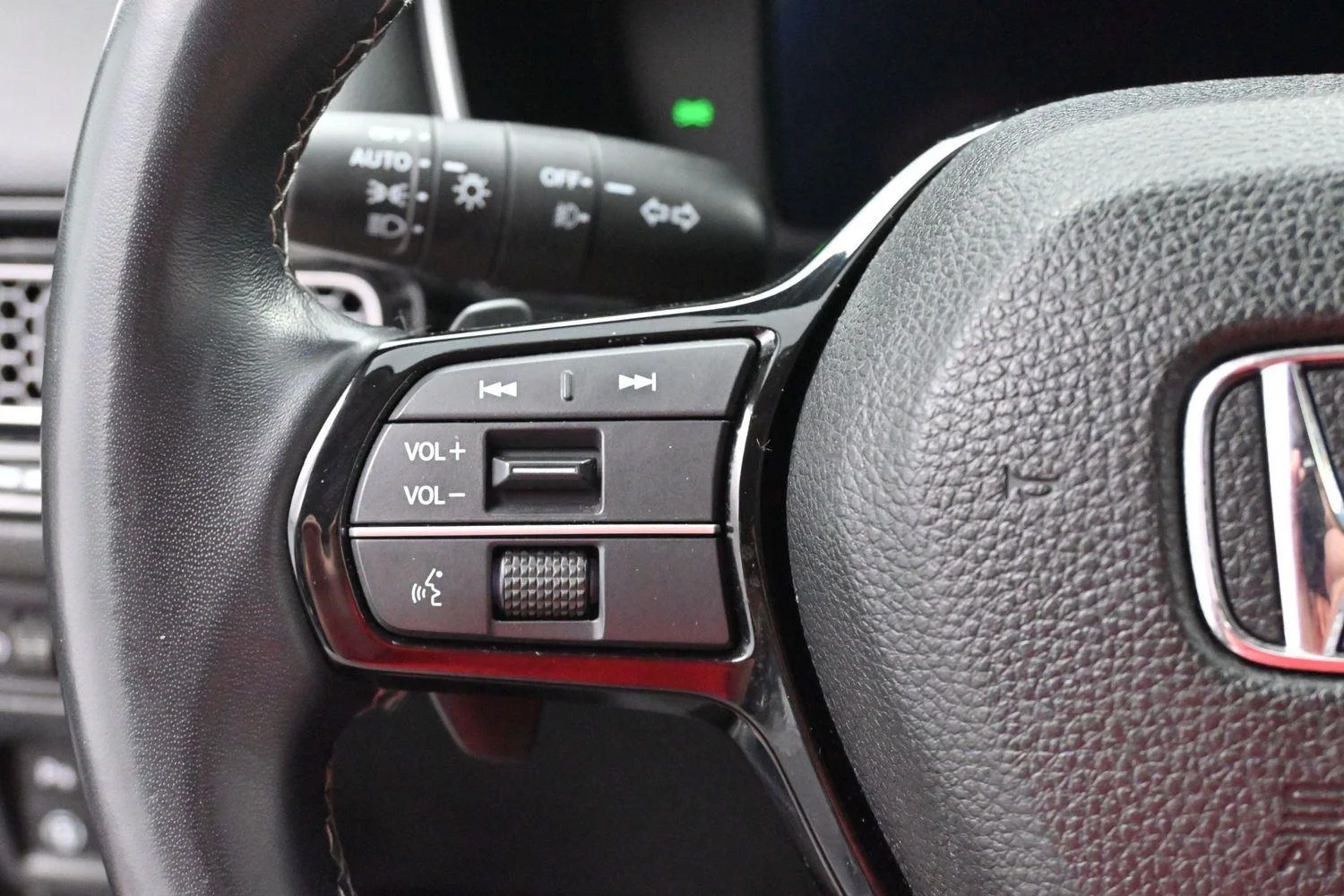 Used 2024 Meteorite Gray Metallic Honda Touring image 17