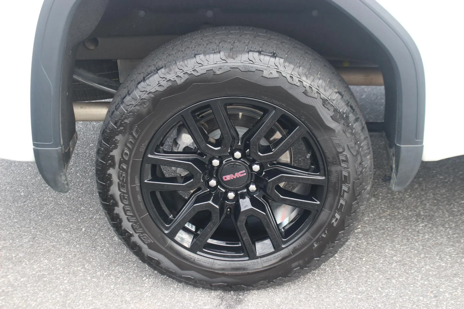 Used 2024 Summit White GMC Elevation image 36