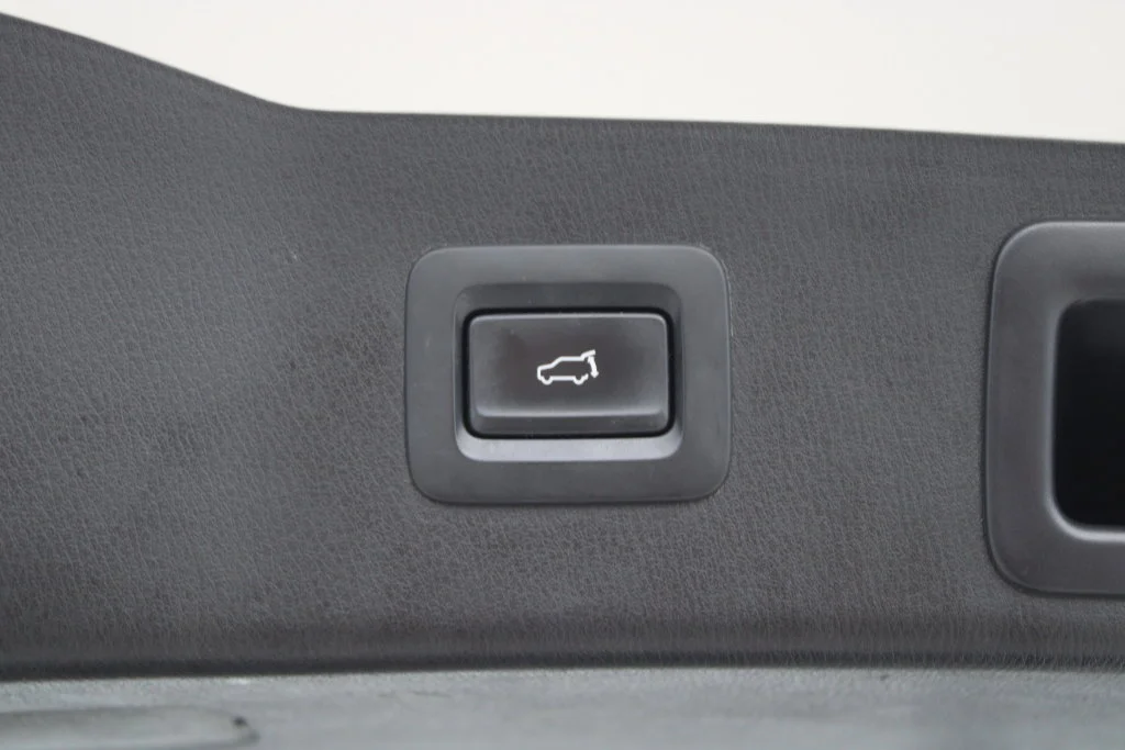 Used 2021 White Mazda Grand Touring image 9