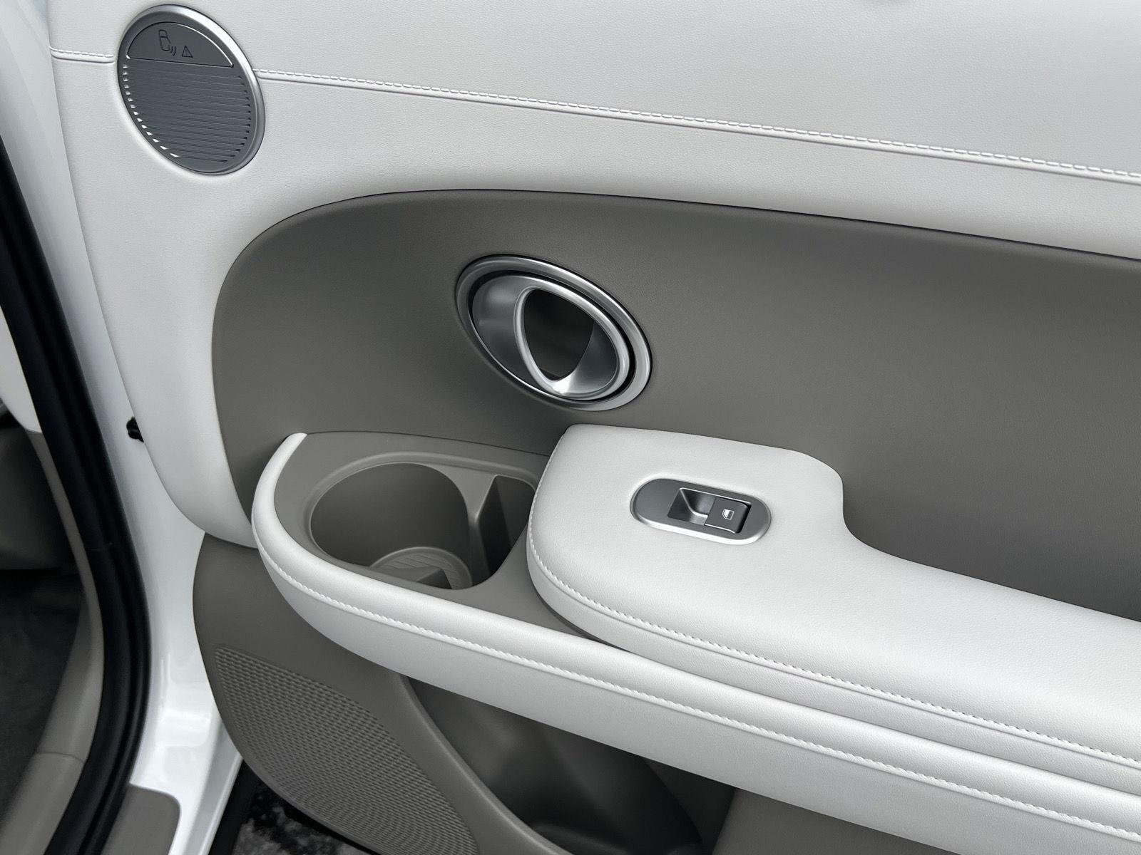 New 2027 Creamy White Pearl Hyundai SEL 7P image 22