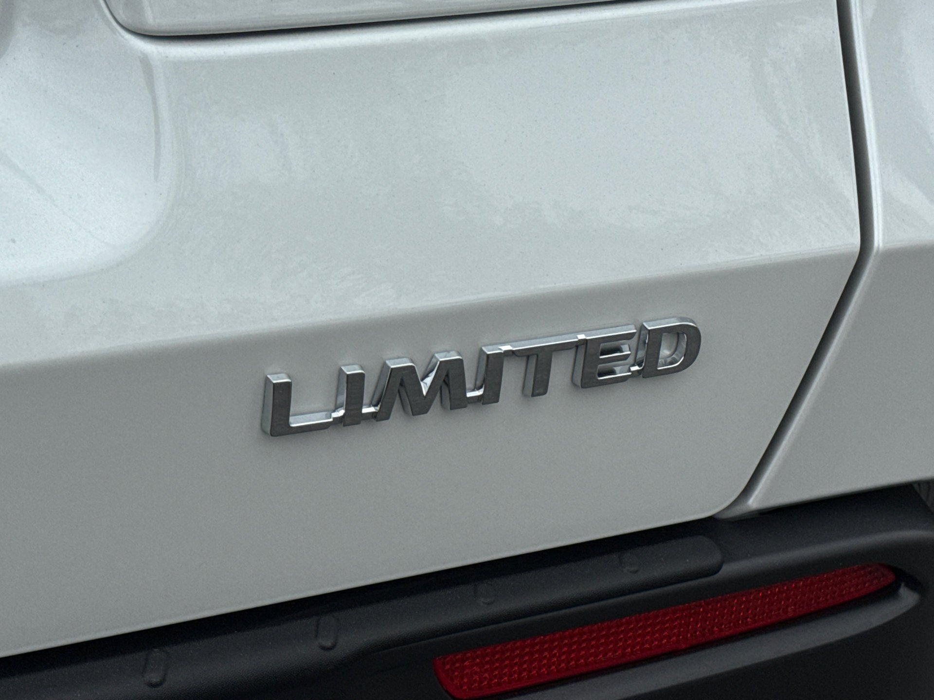 New 2026 Wind Chill Pearl with Midnight Black Metallic roof <sup>1</sup> Toyota  Limited image 11