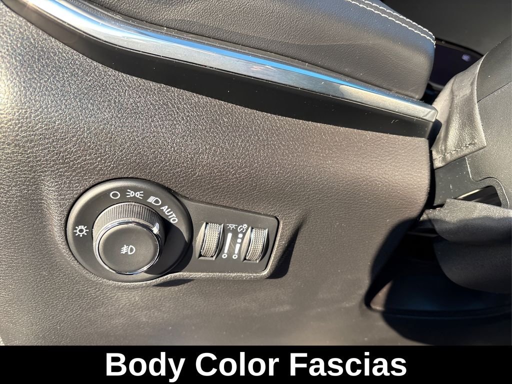 Used 2022 Silver Jeep High Altitude image 28