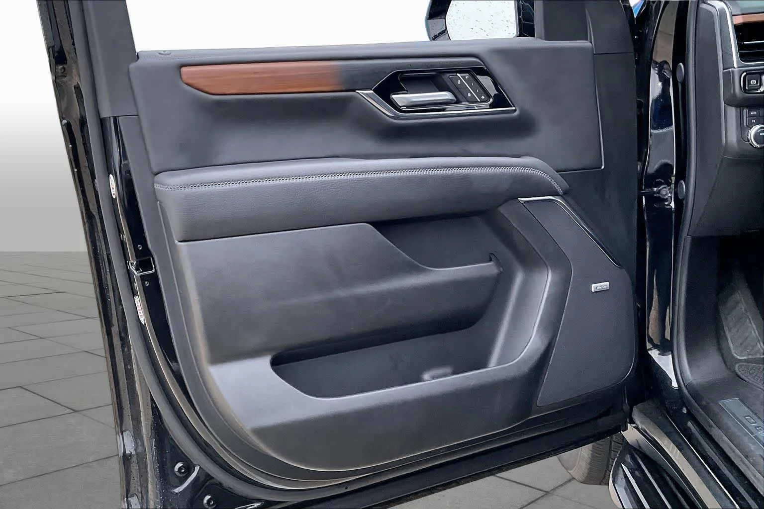 Used 2025 Onyx Black GMC Denali image 19