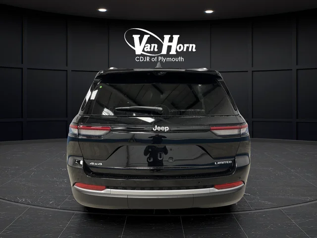 New 2026 Diamond Black Crystal Pearl-Coat Exterior Paint Jeep Limited image 14