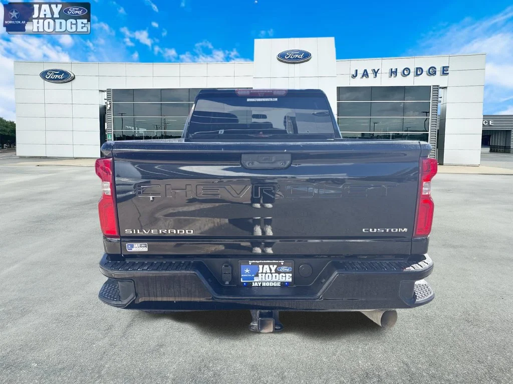 Used 2021 Mosaic Black Metallic Chevrolet Custom image 6