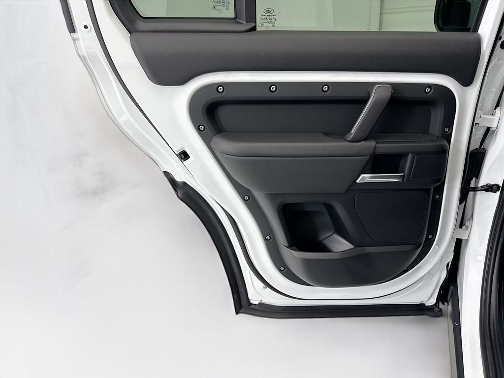 New 2026 Fuji White LAND ROVER X-Dynamic SE image 25