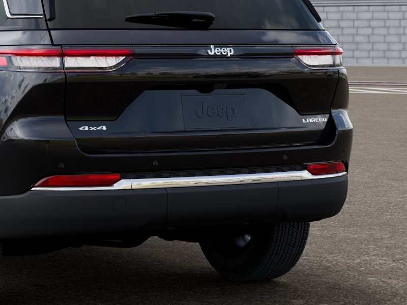 New 2026 Diamond Black Crystal Pearl-Coat Exterior Paint Jeep Laredo X image 13